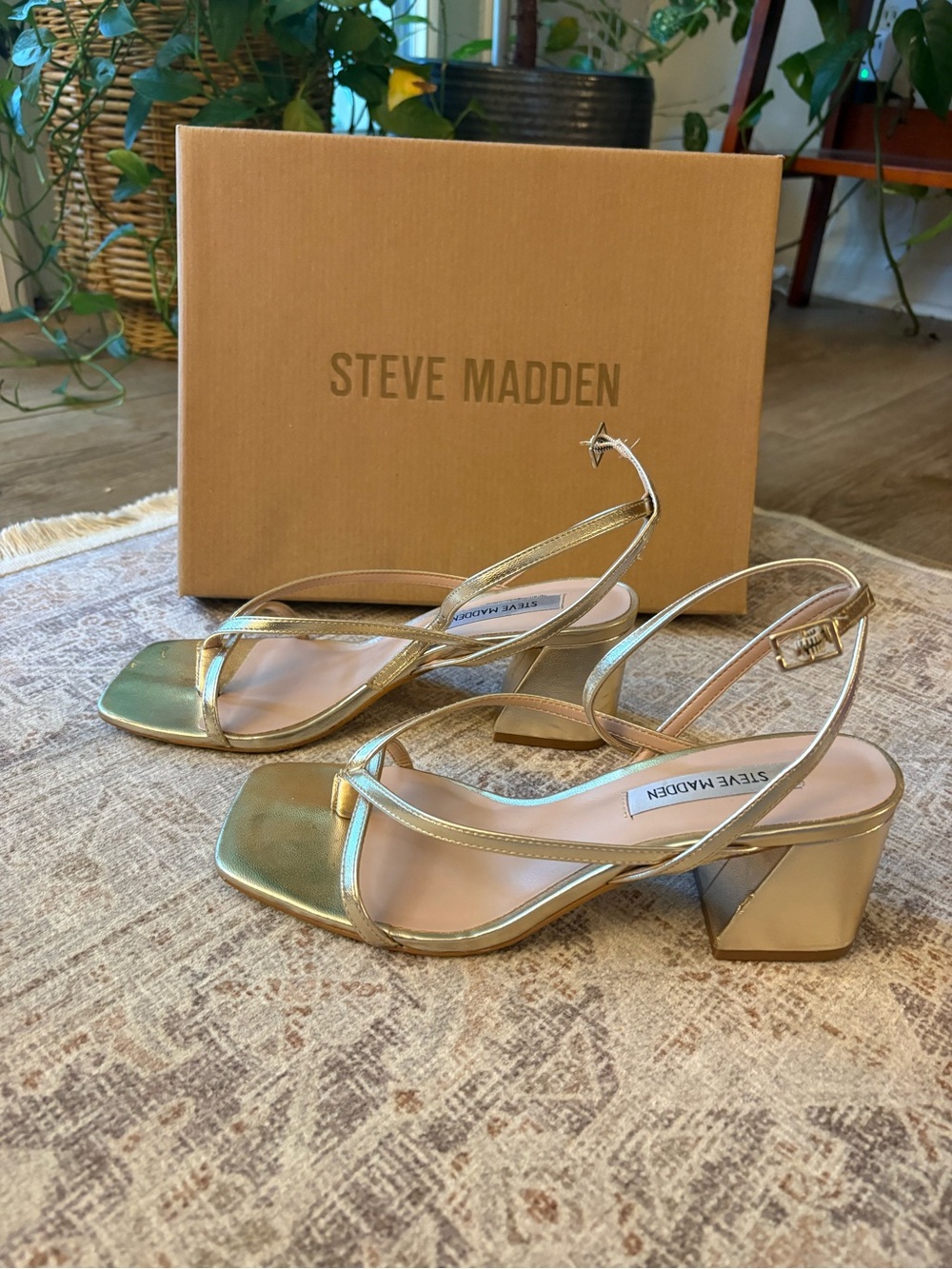 Steve Madden Size 7.5 Metallic Gold Slingback Block Heel Sandals